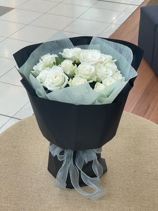 20 stems white roses bouquet