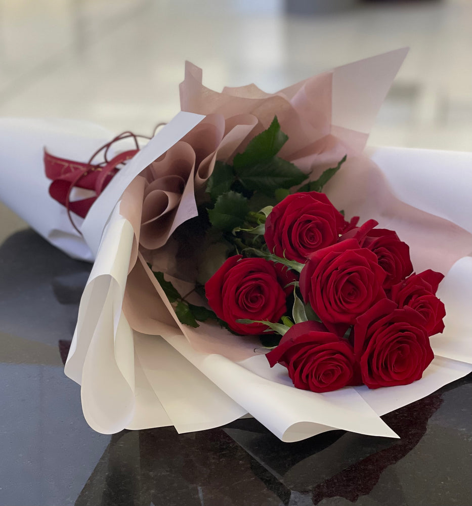 10 stems red roses bouquet