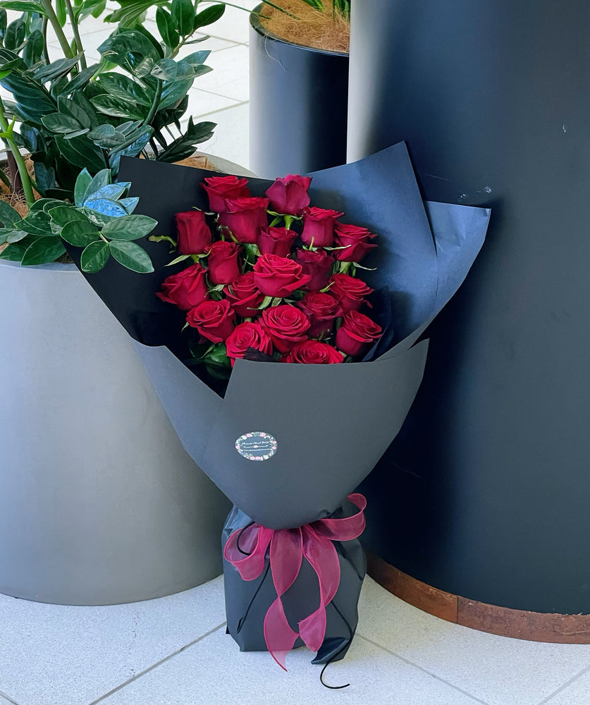 20 stems red roses bouquet