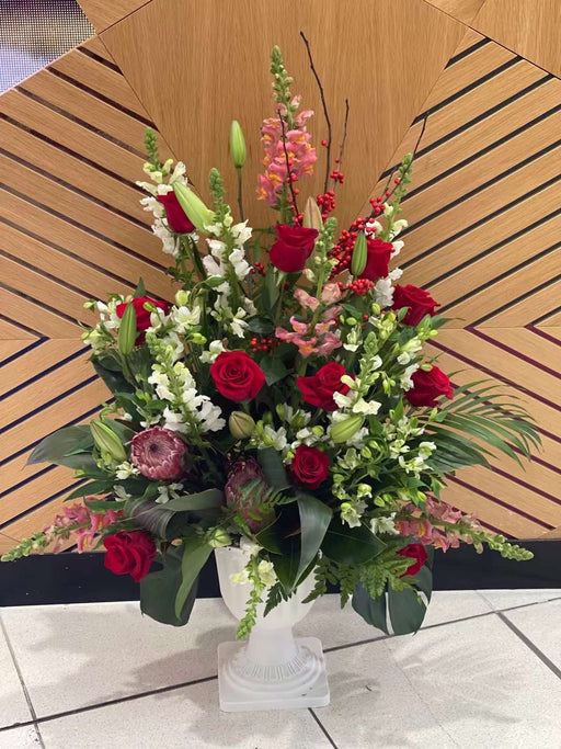 Grand opening arrangement in vase